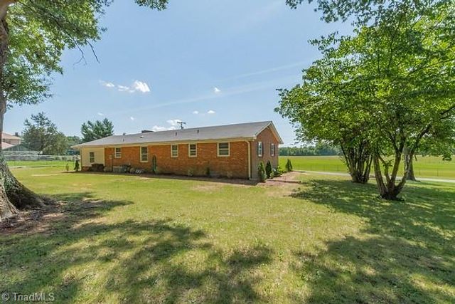 3035 Plantation Road, Winston-salem, NC 27105