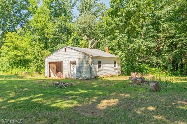 3035 Plantation Road, Winston-salem, NC 27105