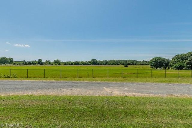 3035 Plantation Road, Winston-salem, NC 27105