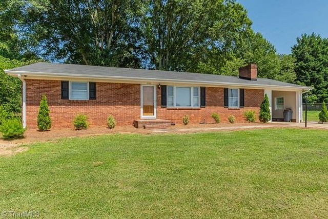3035 Plantation Road, Winston-salem, NC 27105