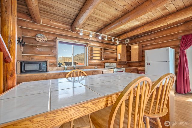 27538 C HWY 97, Malott, WA 98829