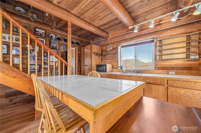 27538 C HWY 97, Malott, WA 98829