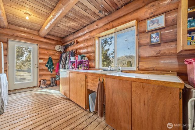 27538 C HWY 97, Malott, WA 98829