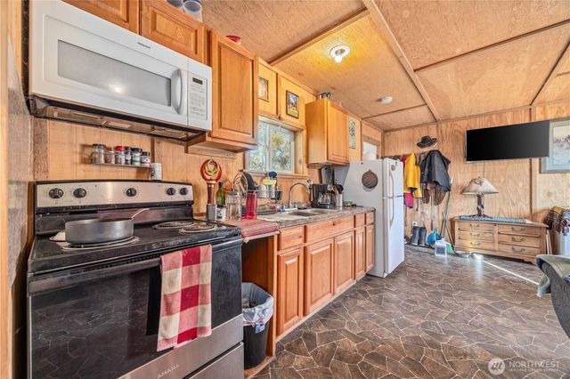 27538 C HWY 97, Malott, WA 98829