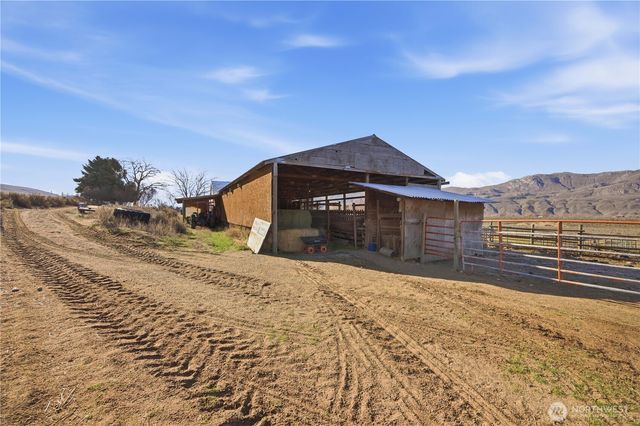 27538 C HWY 97, Malott, WA 98829