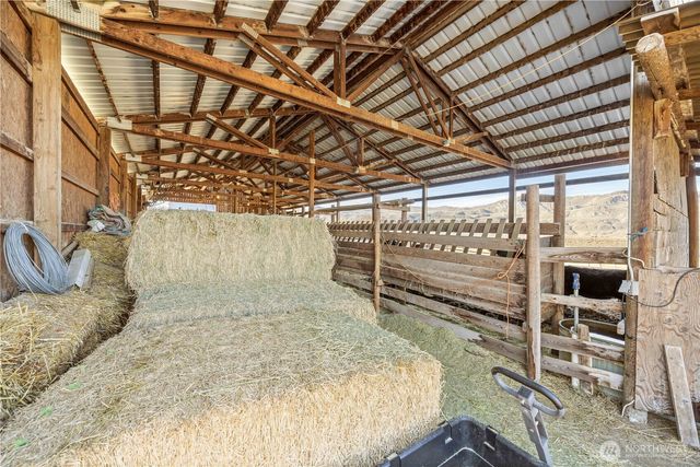 27538 C HWY 97, Malott, WA 98829