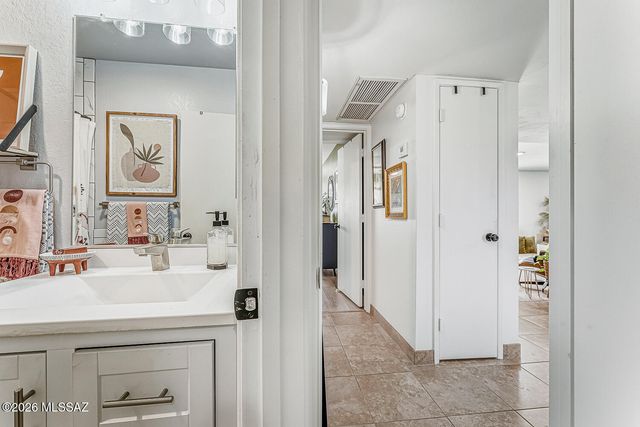 831 W Paseo Del Prado, Green Valley, AZ 85614