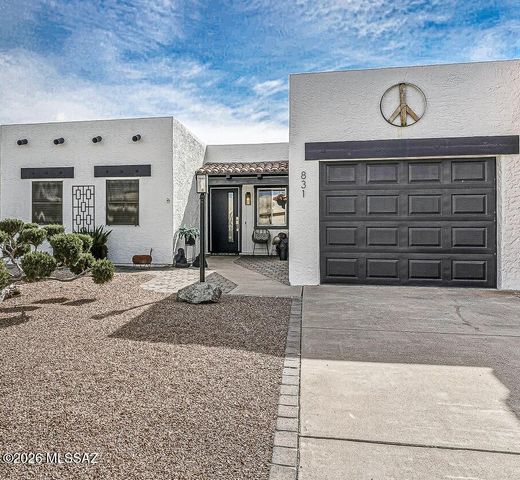 831 W Paseo Del Prado, Green Valley, AZ 85614