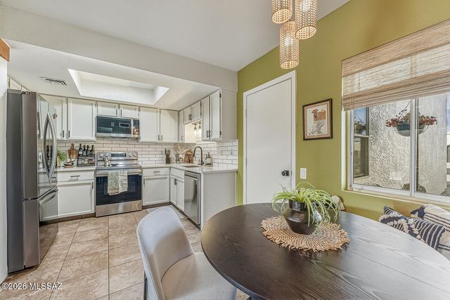 831 W Paseo Del Prado, Green Valley, AZ 85614