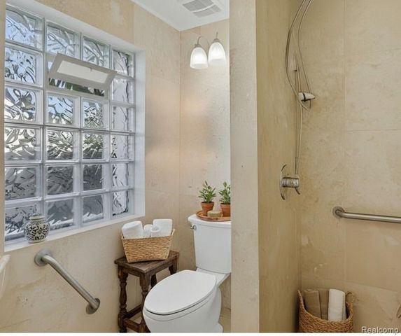 2075 Gulliver Drive, Troy, MI 48085