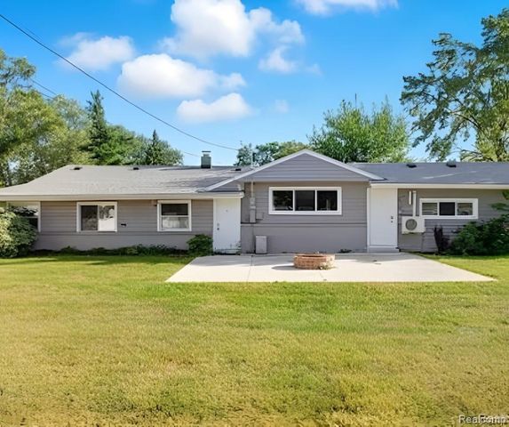 2075 Gulliver Drive, Troy, MI 48085