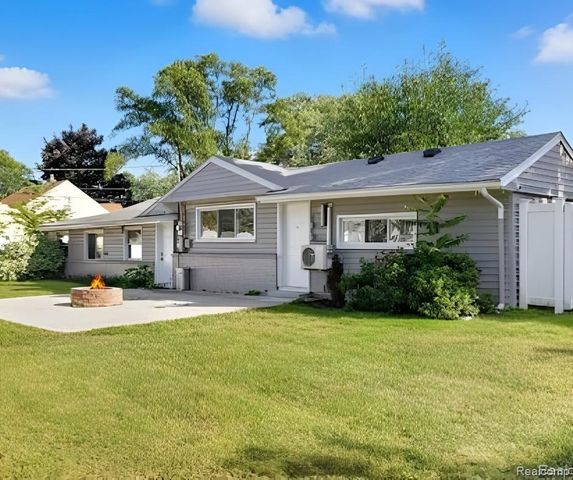 2075 Gulliver Drive, Troy, MI 48085