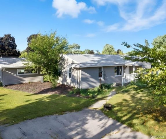 2075 Gulliver Drive, Troy, MI 48085