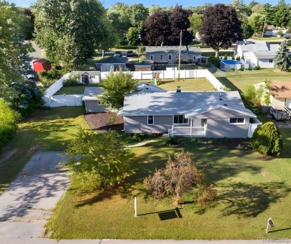 2075 Gulliver Drive, Troy, MI 48085