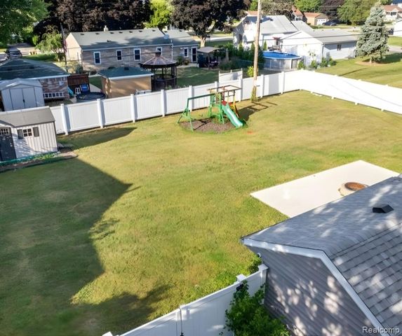 2075 Gulliver Drive, Troy, MI 48085