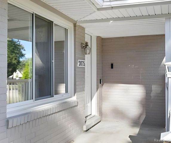 2075 Gulliver Drive, Troy, MI 48085