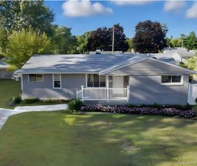 2075 Gulliver Drive, Troy, MI 48085