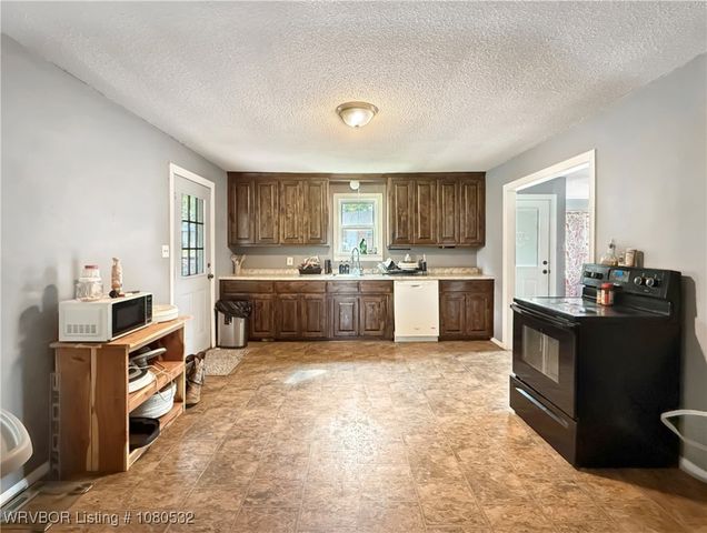 681 N Pine Avenue, Booneville, AR 72927