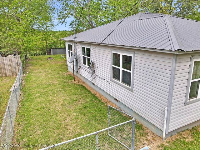 681 N Pine Avenue, Booneville, AR 72927