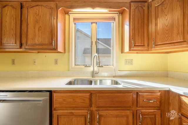 7909 W Kennedy Parkway, Yorktown, IN 47396