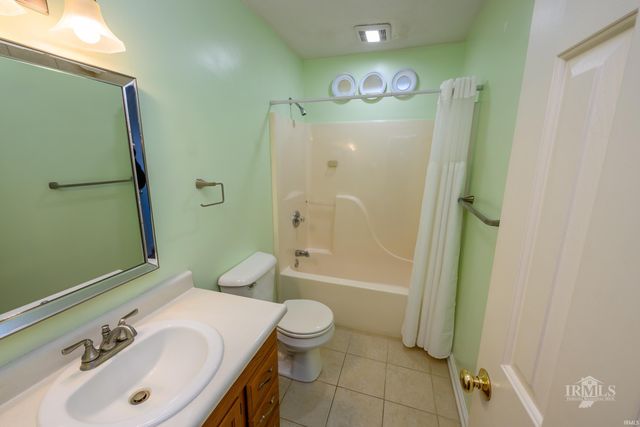 7909 W Kennedy Parkway, Yorktown, IN 47396