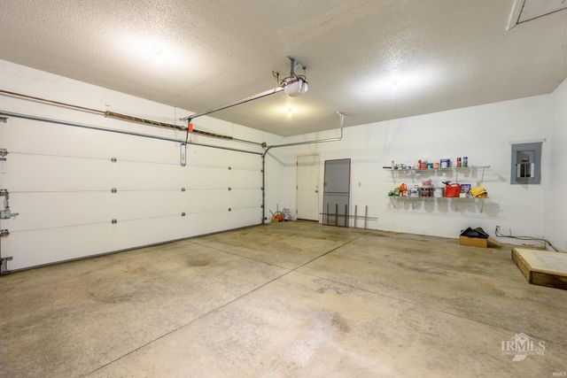 7909 W Kennedy Parkway, Yorktown, IN 47396