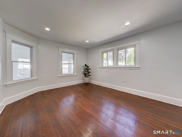 16 Shoreham Road, New Haven, CT 06512