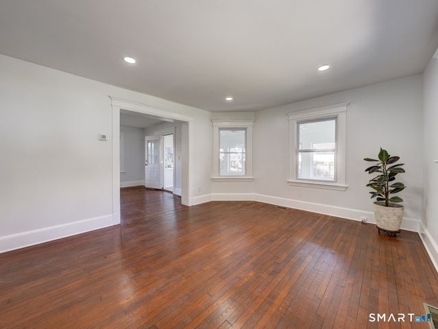 16 Shoreham Road, New Haven, CT 06512