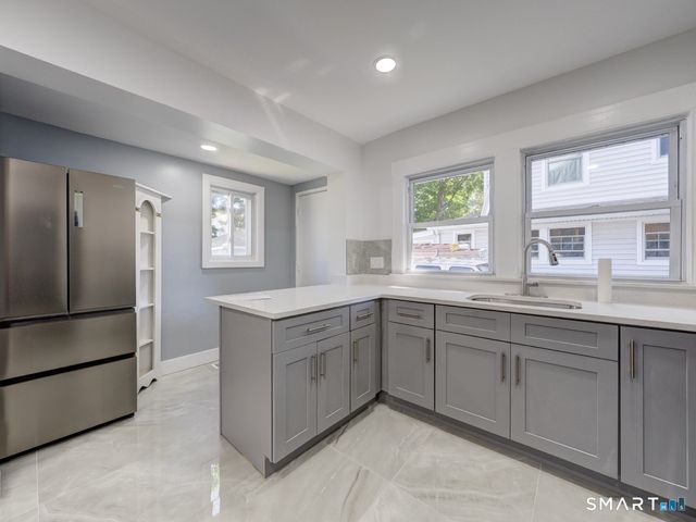 16 Shoreham Road, New Haven, CT 06512