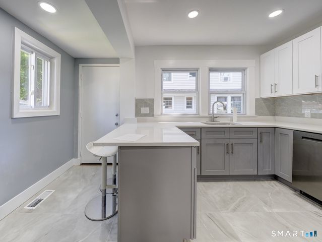 16 Shoreham Road, New Haven, CT 06512