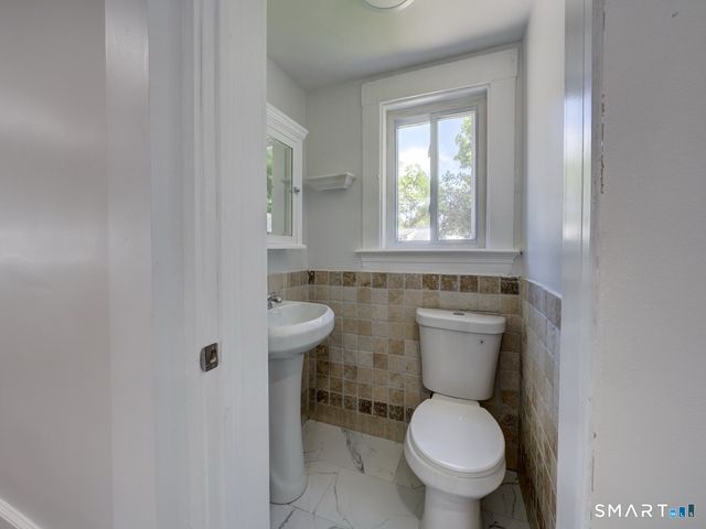 16 Shoreham Road, New Haven, CT 06512