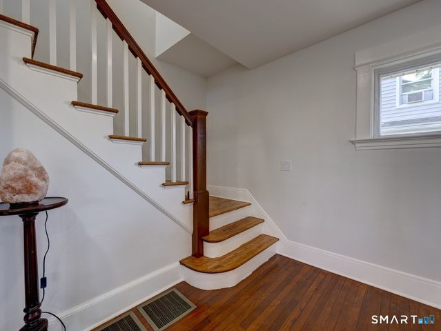 16 Shoreham Road, New Haven, CT 06512