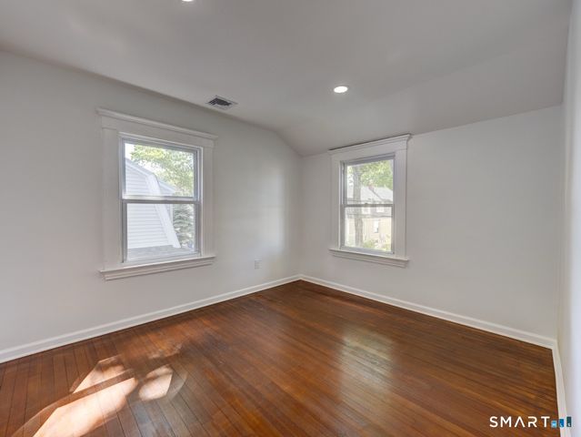 16 Shoreham Road, New Haven, CT 06512