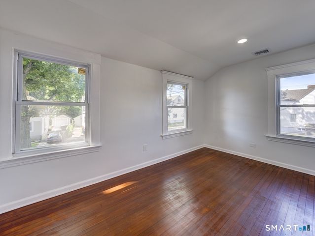 16 Shoreham Road, New Haven, CT 06512