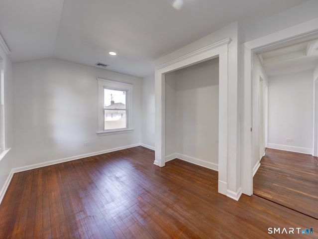 16 Shoreham Road, New Haven, CT 06512