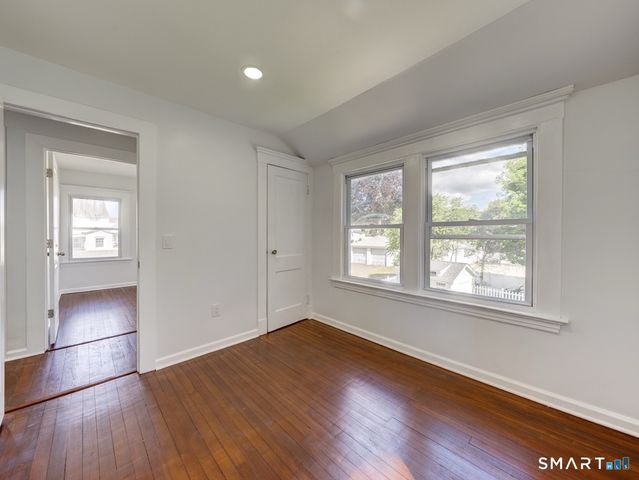 16 Shoreham Road, New Haven, CT 06512