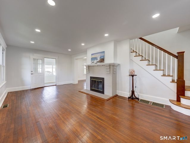 16 Shoreham Road, New Haven, CT 06512