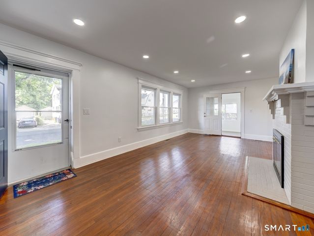 16 Shoreham Road, New Haven, CT 06512