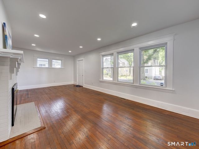16 Shoreham Road, New Haven, CT 06512