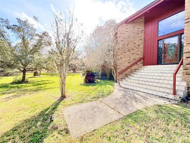 10211 State Highway 35 N, Van Vleck, TX 77482