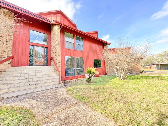 10211 State Highway 35 N, Van Vleck, TX 77482
