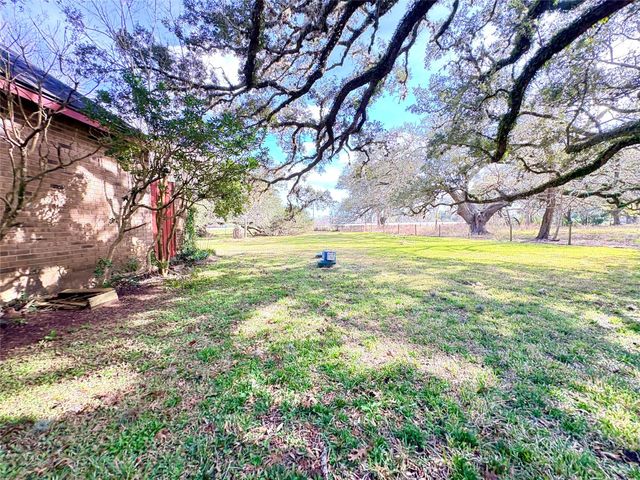 10211 State Highway 35 N, Van Vleck, TX 77482