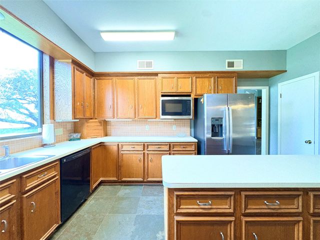 10211 State Highway 35 N, Van Vleck, TX 77482