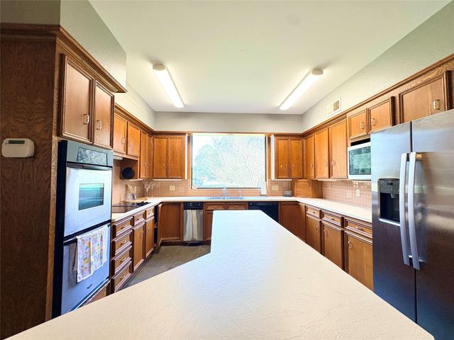 10211 State Highway 35 N, Van Vleck, TX 77482