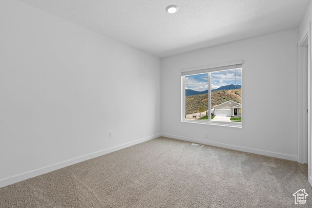 Image 11 of property listing at 7218 OQUIRRH RANCH PKWY, Eagle Mountain, UT 84005