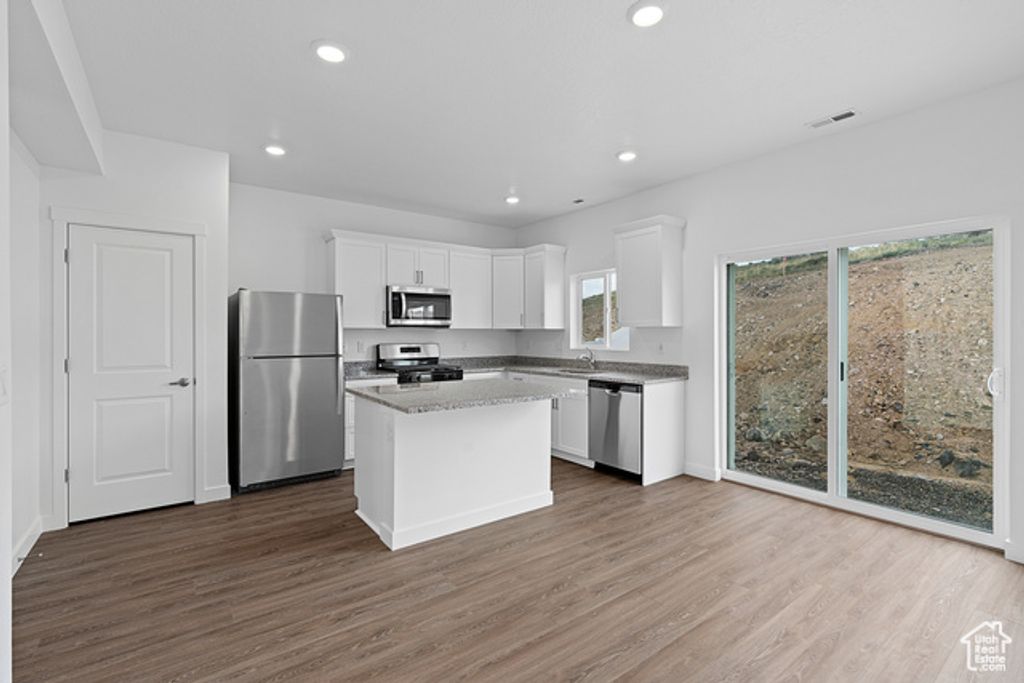 Image 5 of property listing at 7218 OQUIRRH RANCH PKWY, Eagle Mountain, UT 84005