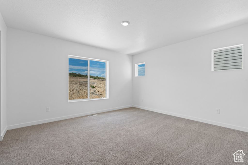 Image 9 of property listing at 7218 OQUIRRH RANCH PKWY, Eagle Mountain, UT 84005