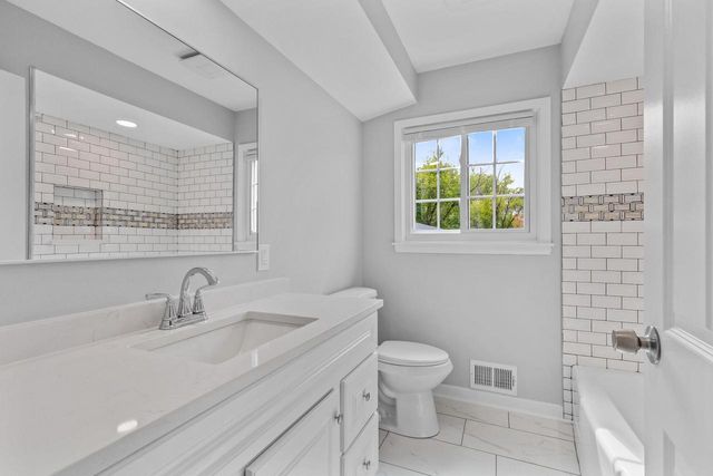 2660 N Calhoun ROAD, Brookfield, WI 53005