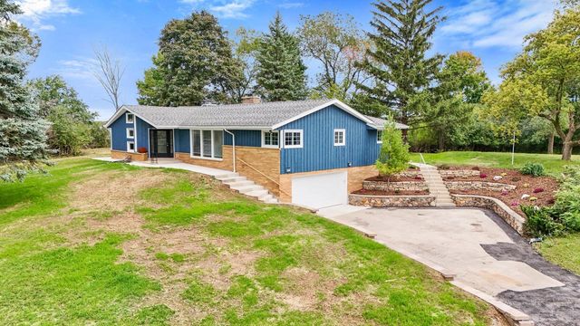 2660 N Calhoun ROAD, Brookfield, WI 53005