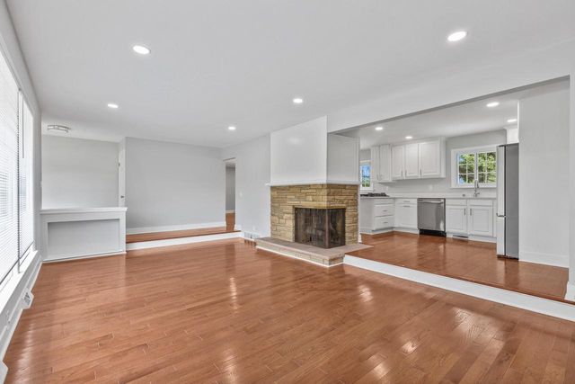 2660 N Calhoun ROAD, Brookfield, WI 53005